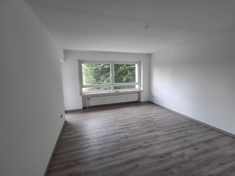 Renovierte 4 ZKB in Waldrandnähe (Mehrparteienhaus)